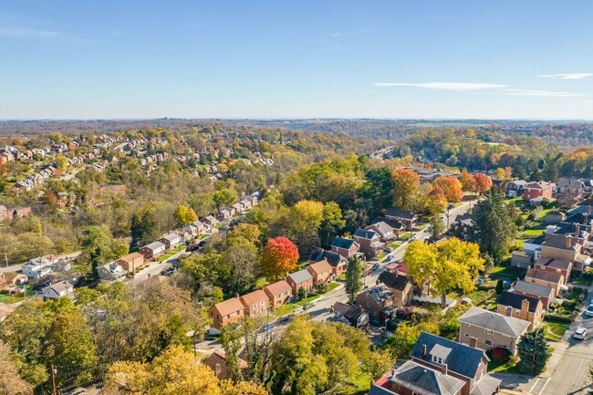 Building Photo - AVAILABLE SEPT 1ST!! GORGEOUS 3 BEDROOM IN...