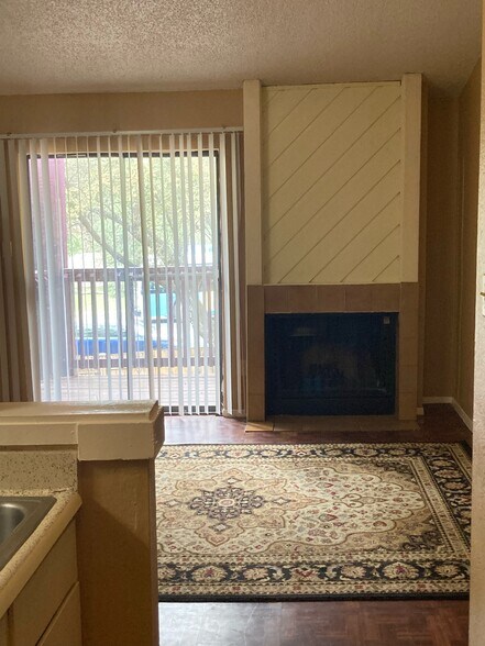 familyroom - 5220 Tahoe Trl