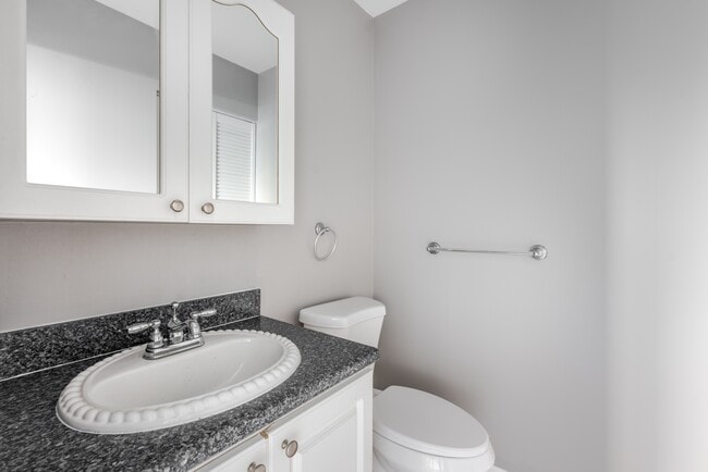 Building Photo - 2140 Sherwood Forest Blvd