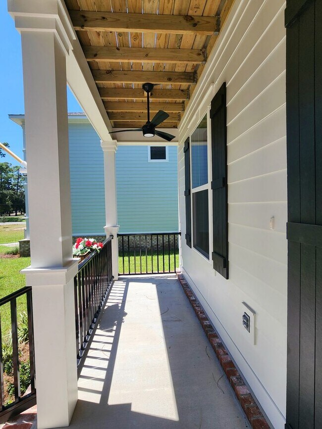 Building Photo - Stunning new executive home in Gulf Shores!