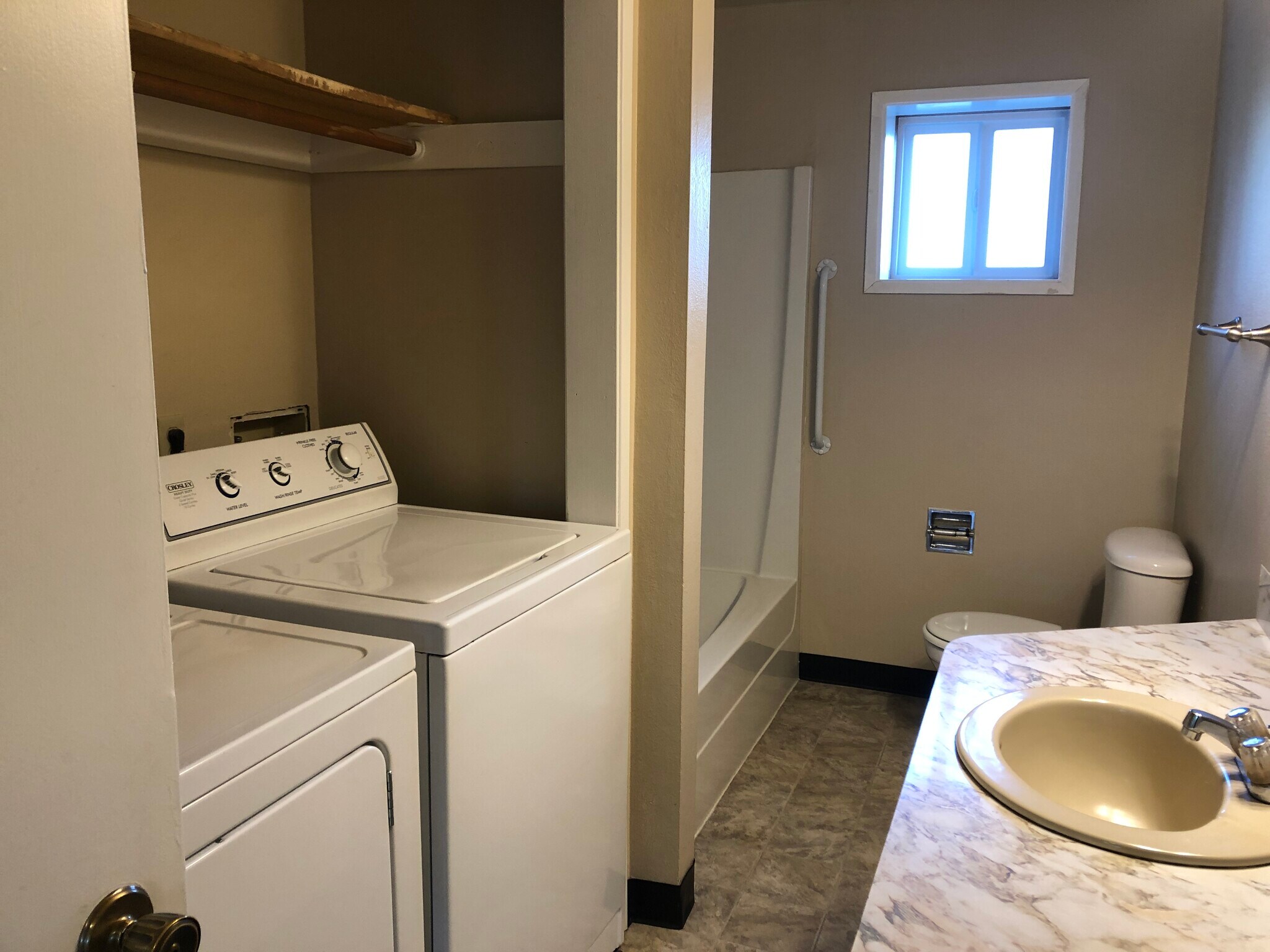 Building Photo - 1804 N Oak St