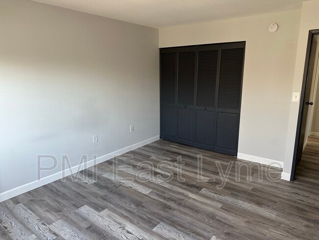 Building Photo - 292 Pequot Ave