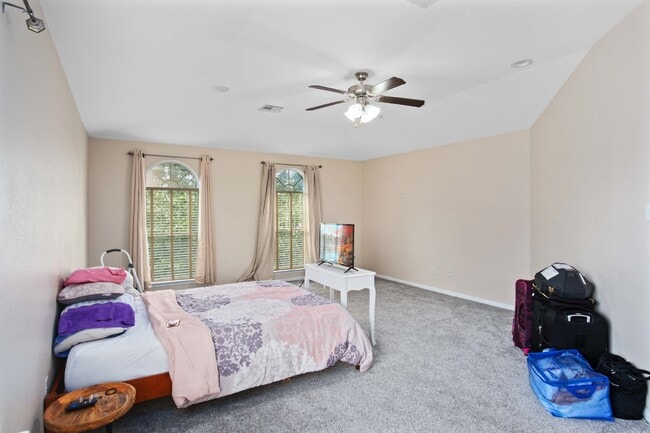 Building Photo - 504 Lakota Ln