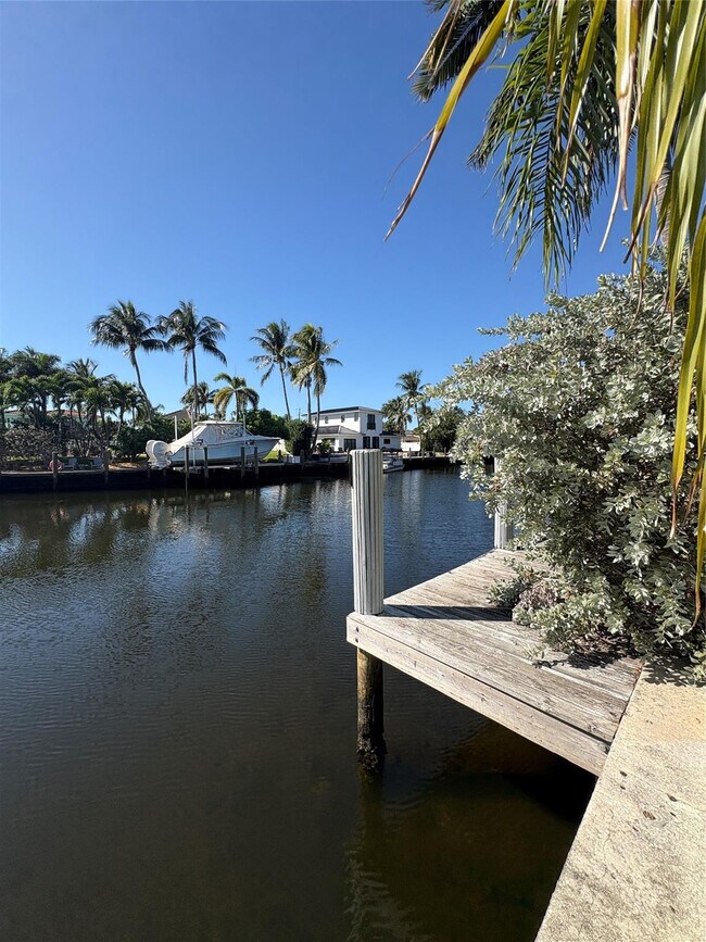 Building Photo - 101 SE 6th Ave