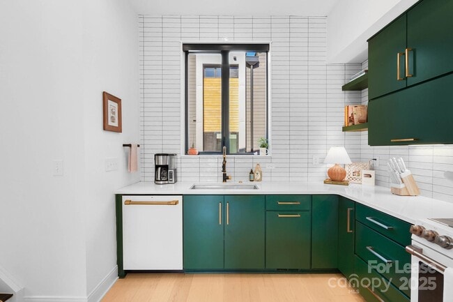 Building Photo - 3301 Spencer St