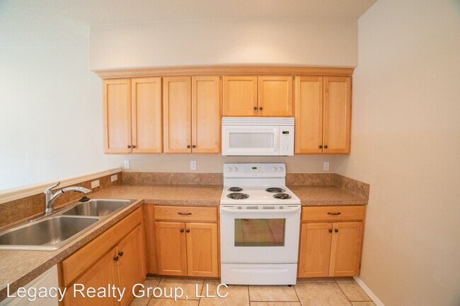 Building Photo - 3 br, 2.5 bath House - 875 NW 1ST AVE