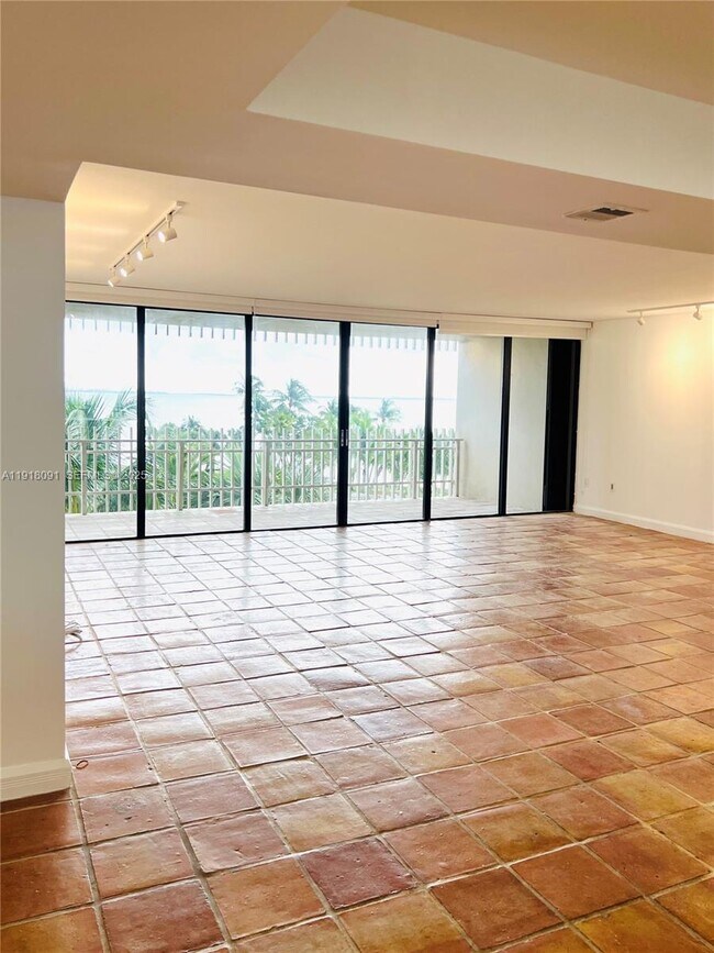 Building Photo - 1 Grove Isle Dr