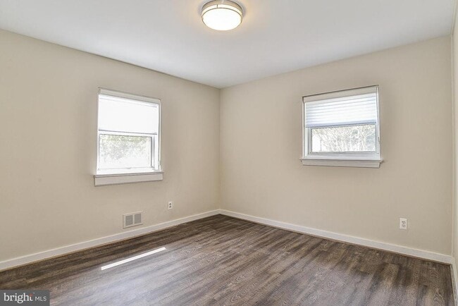 Building Photo - 305 S Fenwick St