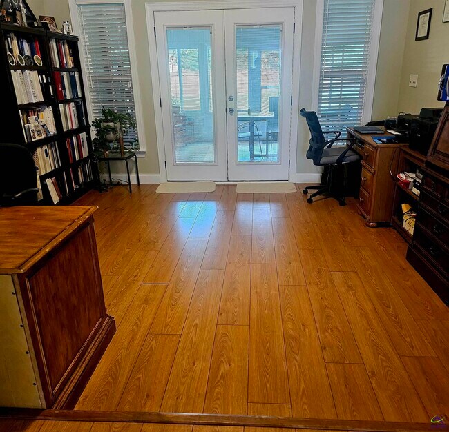 Building Photo - 316 Montview Way