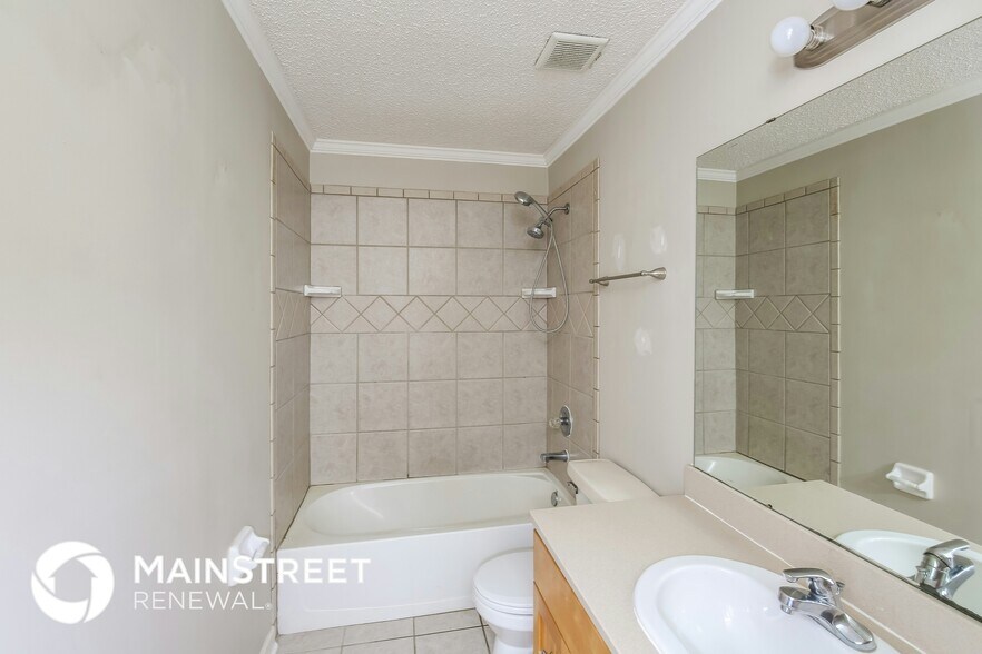 Building Photo - 2432 Country Trail Dr