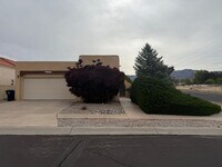 Building Photo - Location, Location!  3 Br, 2 Ba, fireplace in living room, kitchen appliances