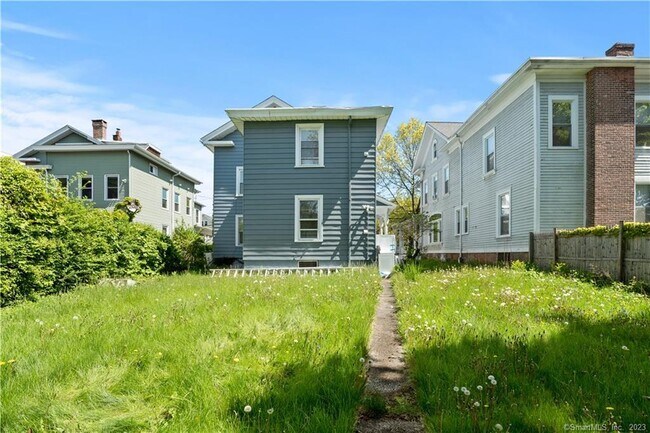 Building Photo - 318 Humphrey St