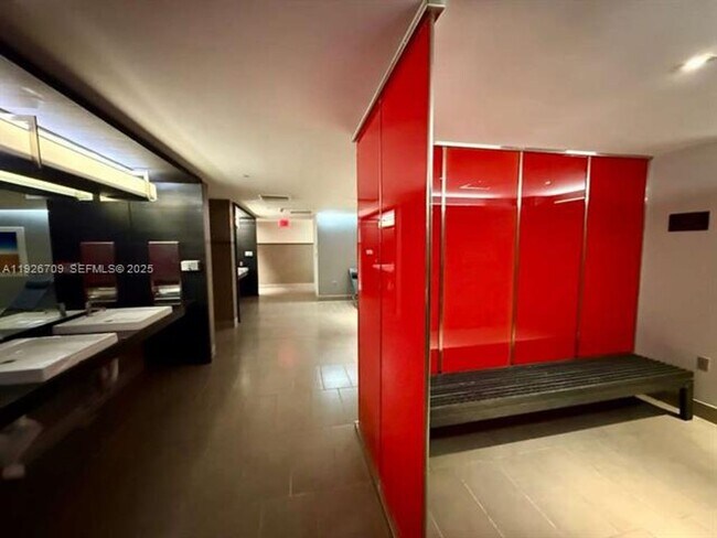 Building Photo - 1850 S Ocean Dr