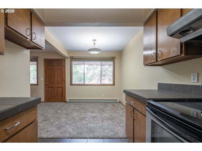 Building Photo - Great Condo in NE Portland - Irvington!