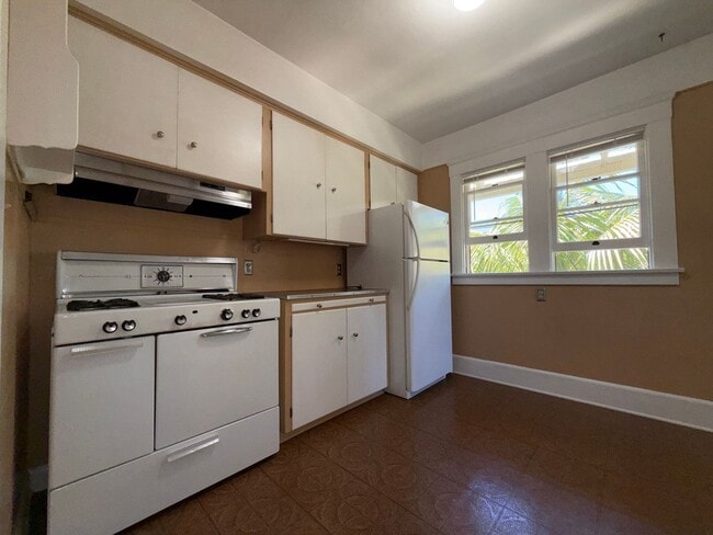 Building Photo - Fabulous Bankers Hill location 3 Bedroom Top-floor duplex unit