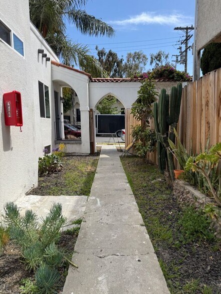 Primary Photo - 455 W Cowles St