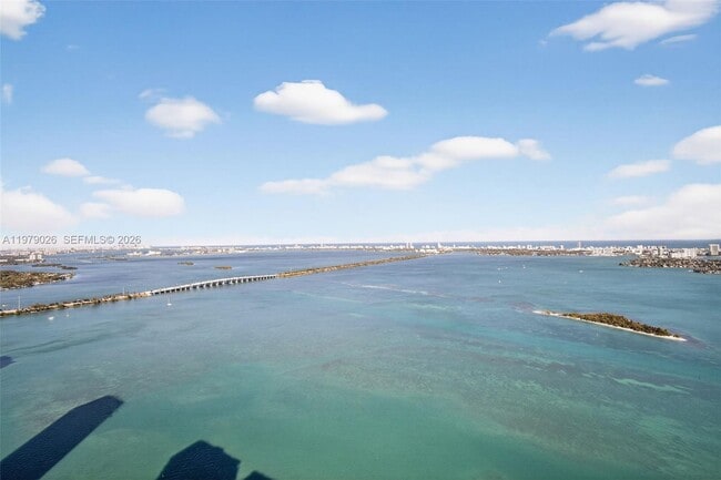 Building Photo - 700 NE 24th St