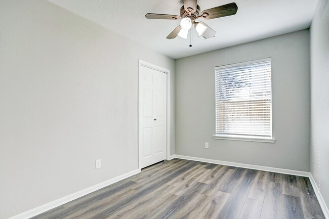 Building Photo - 5106 Spring Cir Dr