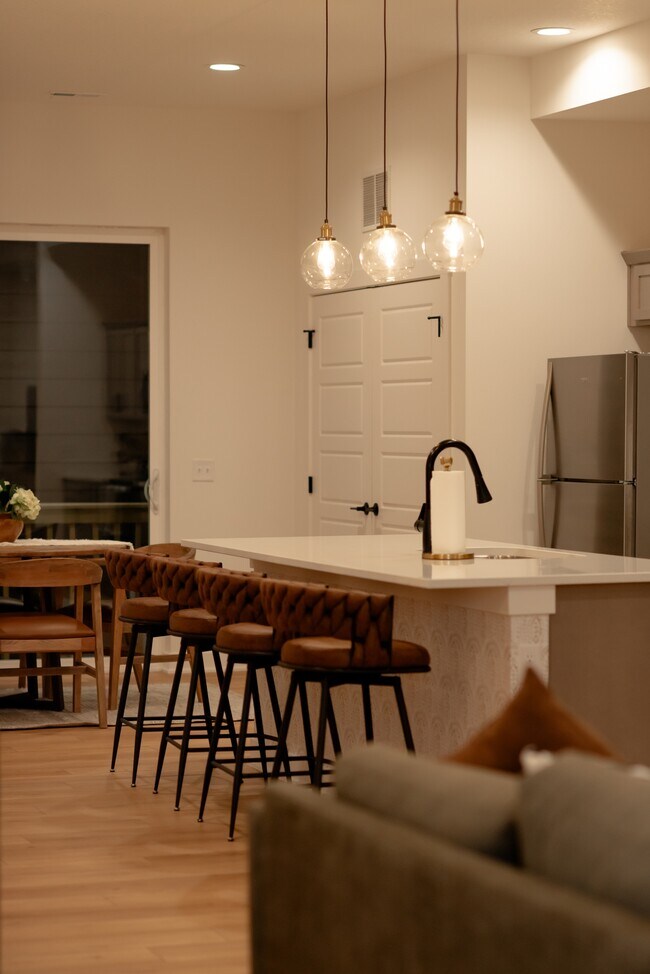 Building Photo - 1204 SW Franklin Dr