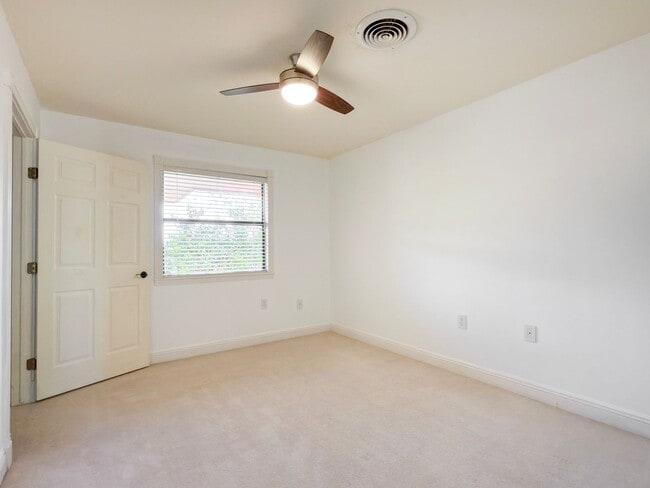 Building Photo - Roomy 5 Bedroom Home with Solar Panels