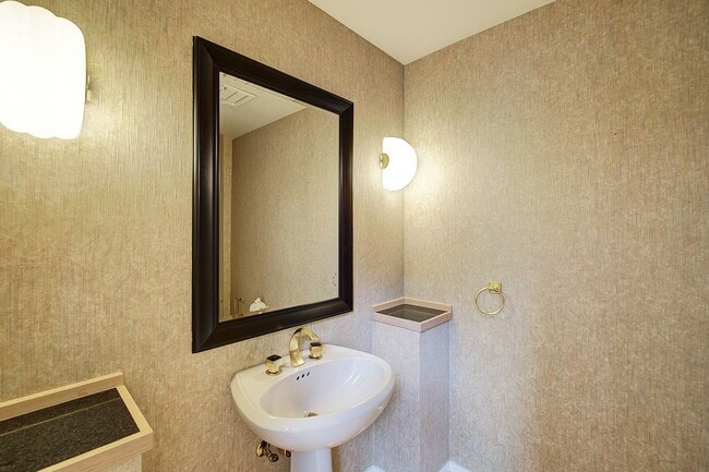 Building Photo - 4bd/3.5ba Mercer Island Home