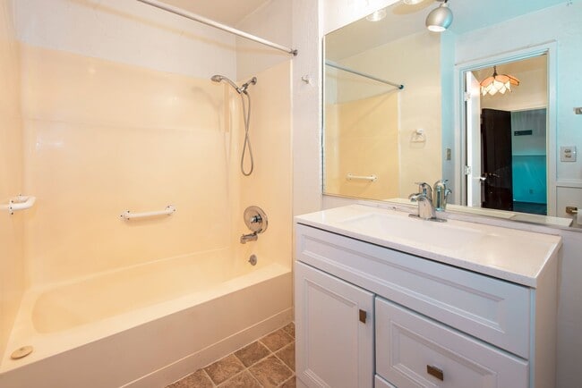 Building Photo - Charming 2-Bedroom Retreat Near More Mesa ...
