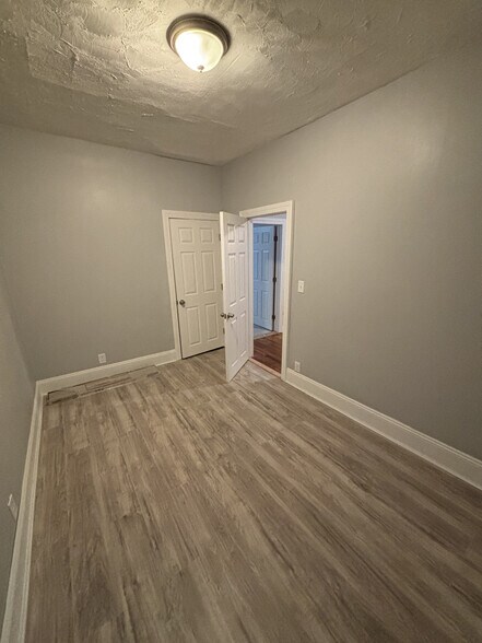 Building Photo - 506 4th St