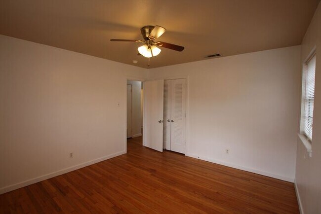 Building Photo - 3 Bed 2 Bath Home Near UT Tyler!