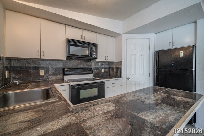 Building Photo - $3000 /2 Bed / 1 Bath / 1 Parking IN WAIALUA