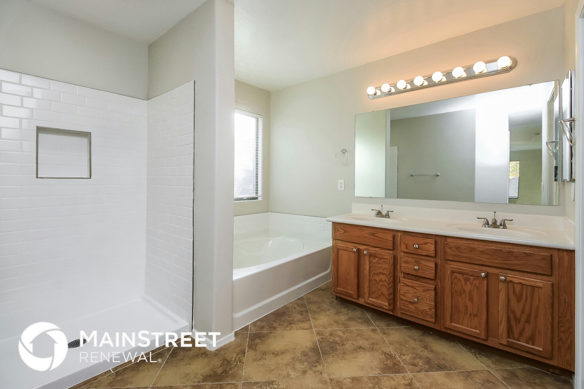 Building Photo - 1600 E Leaf Rd