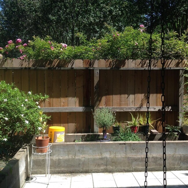 Building Photo - 1601 S Shepherd Dr