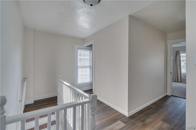 Building Photo - 380 Brainard St