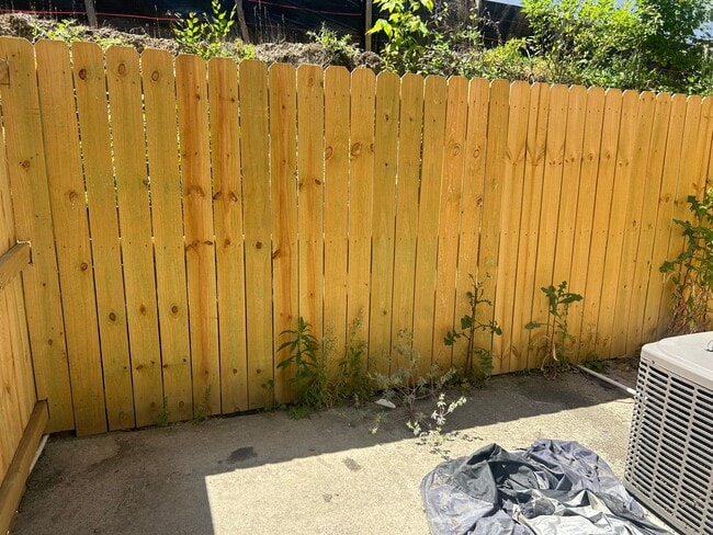 Building Photo - 3 Bedroom Townhome off River Watch Pkwy