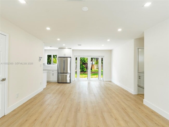 Building Photo - 254 SW 4th St