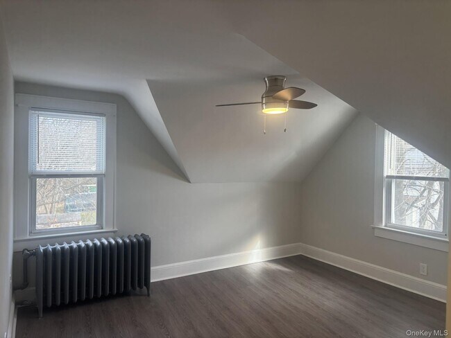 Building Photo - 2 John St