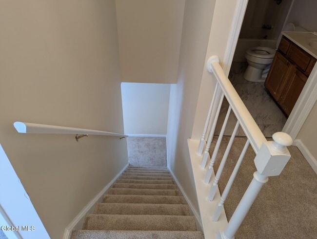 Building Photo - 13 Erie Ct