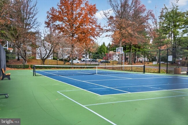 Building Photo - 511 Diamond Dr