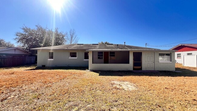 Building Photo - Charming 2-Bed Retreat in the Heart of Mount Dora! PRIME LOCATION! DONT MISS OUT!