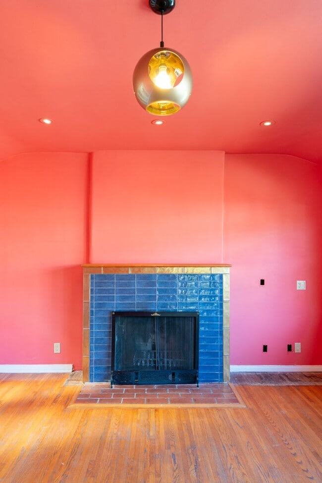 Building Photo - Vibrant 2b2b Franklin Hills / Los Feliz Home - Private Yard - Central HVAC