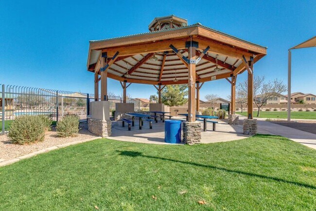 Building Photo - 30469 N Plantation Dr