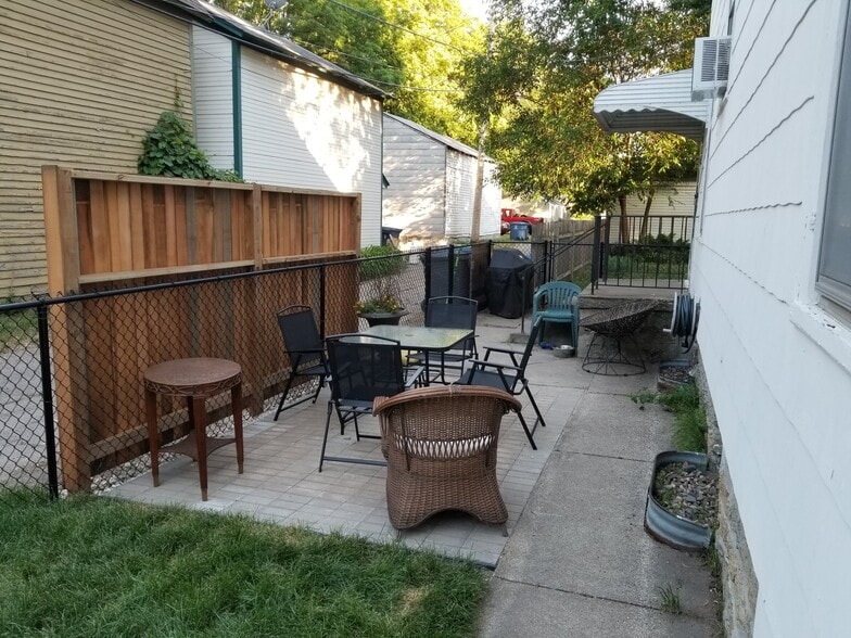 Building Photo - 1015 17th Ave N