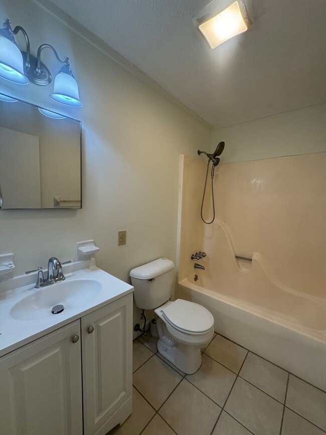 Building Photo - 114 Wildwood Dr