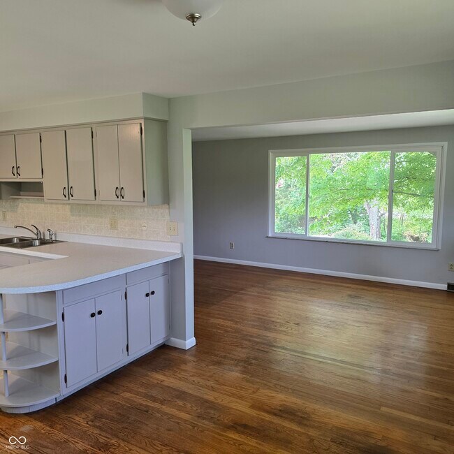 Building Photo - 10016 E Troy Ave