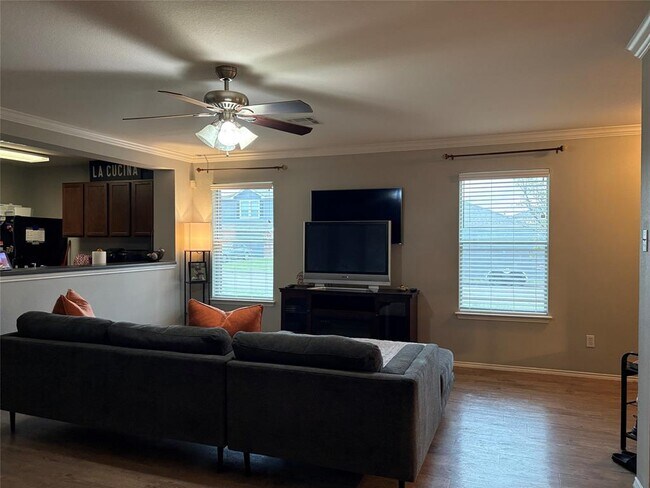 Building Photo - 1034 W South St