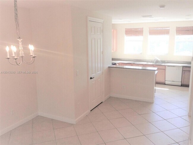 Building Photo - 690 Amador Ln