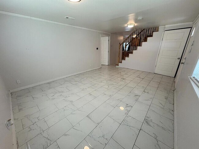 Building Photo - 227 Marveline Dr