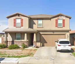 Building Photo - Charming Spacious 5BD/3BA Home in Desirable Neighborhood