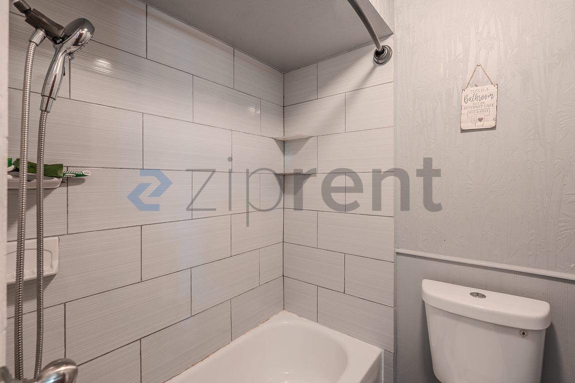 Building Photo - Unit 403