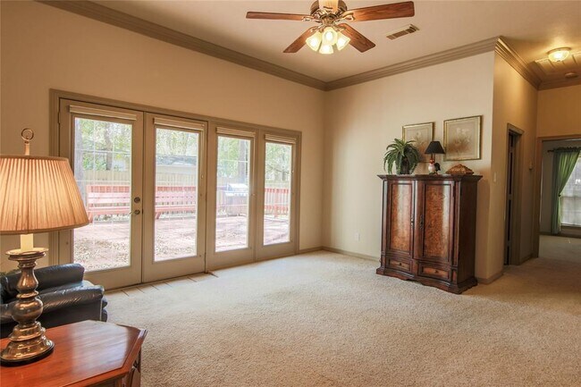 Building Photo - 2 Robin Trail