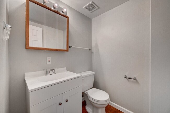 Building Photo - $2,225- 3bed/2bath Home in Fountain with B...